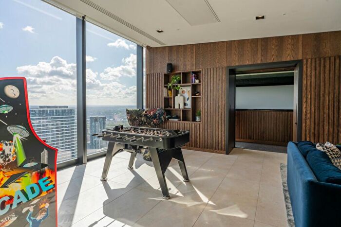 Studio For Sale In Landmark Pinnacle, Westferry Road, E14