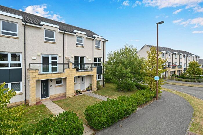 4 Bedroom Town House For Sale In Burnbrae Road, Bonnyrigg, EH19