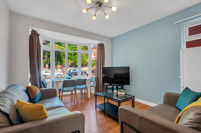3 Bedroom Flat To Rent In Burghill Road, London, SE26