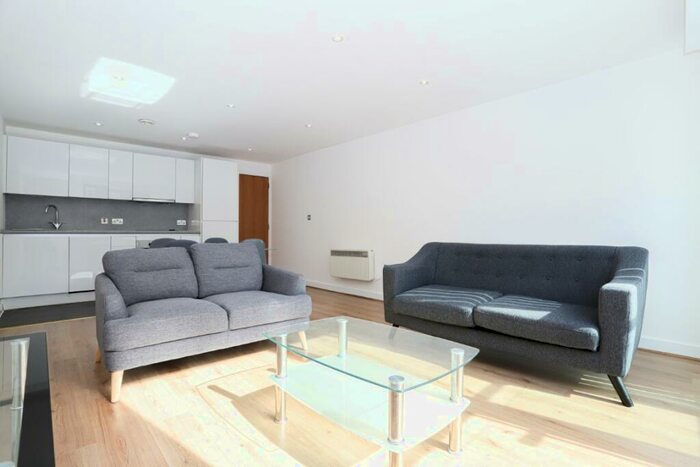 2 Bedroom Apartment To Rent In The Spectrum Liverpool, L1