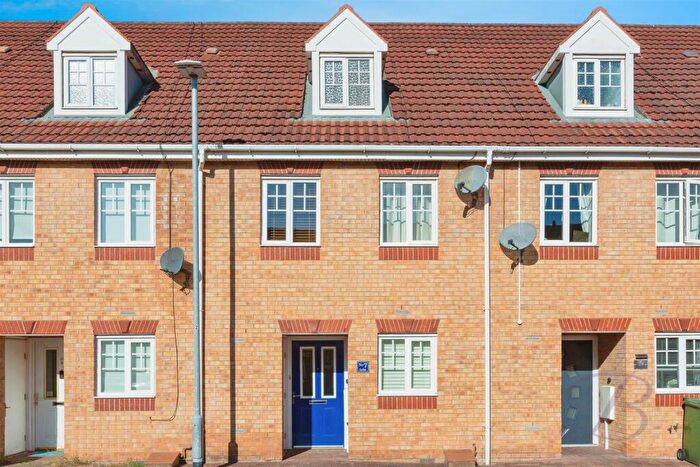3 Bedroom Town House For Sale In Curbar Close, Mansfield, NG18