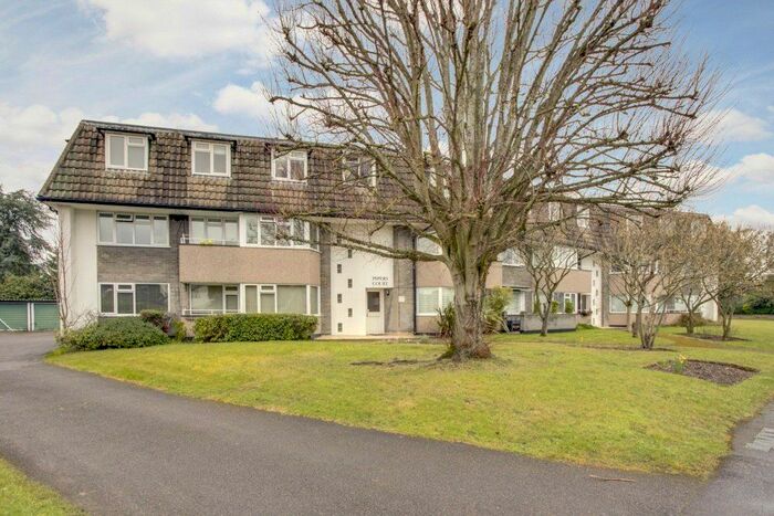 2 Bedroom Flat To Rent In The Fairway, Burnham, Slough, SL1