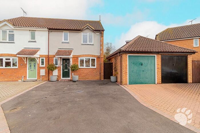 3 Bedroom Semi Detached House For Sale In Sweet Briar Drive, Steeple View, SS15