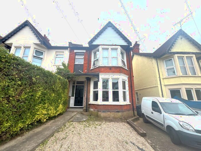 1 Bedroom Flat To Rent In Satanita Road, Westcliff On Sea, SS0