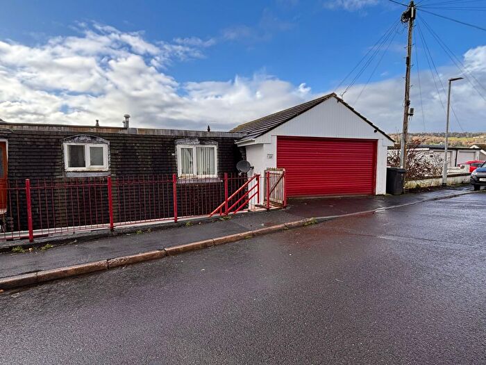 3 Bedroom Flat To Rent In Harts Close, Teignmouth, TQ14