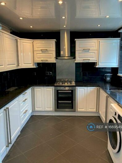 3 Bedroom Semi-Detached House To Rent In Old Mill Street, Manchester, M4