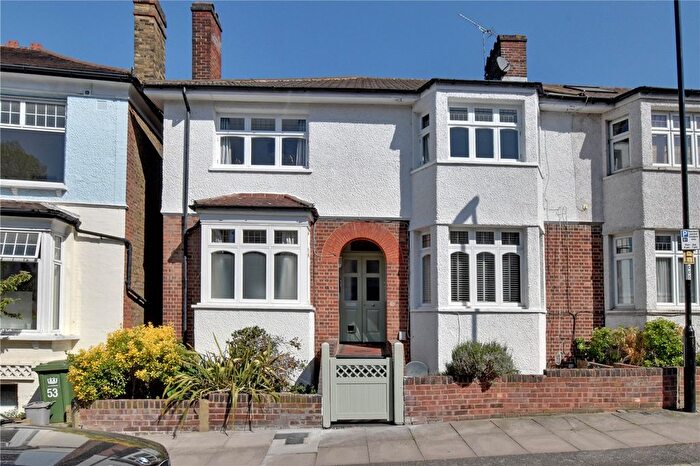 2 Bedroom Flat For Sale In Boyne Road, Lewisham, London, SE13