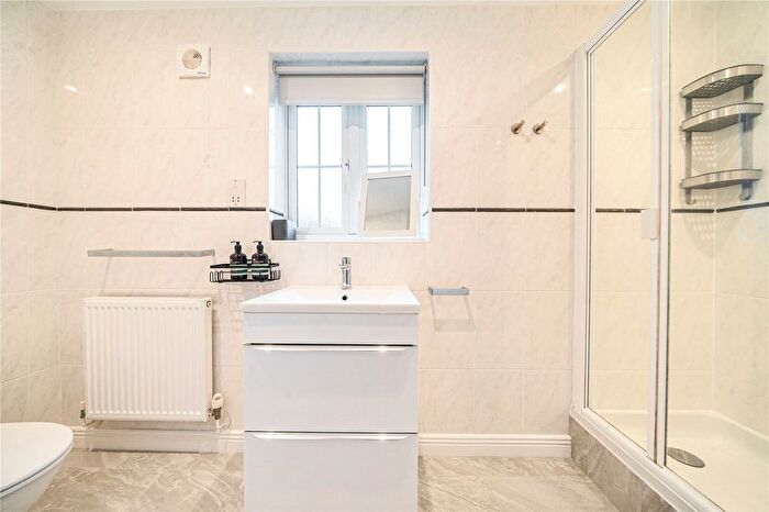 5 Bedroom Detached House For Sale In Connaught Way, Alton, Hampshire, GU34
