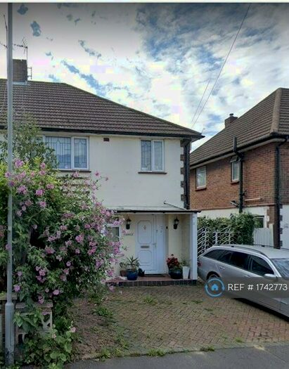 3 Bedroom Semi-Detached House To Rent In Memorial Road, Luton, LU3