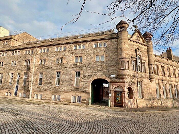 2 Bedroom Flat To Rent In Couper Street, Edinburgh, Midlothian, EH6