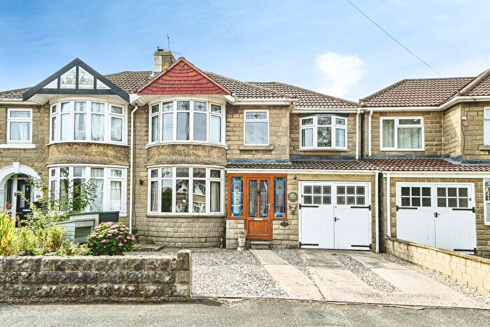 4 Bedroom Semi-Detached House For Sale In Cornwall Avenue, Swindon, SN2