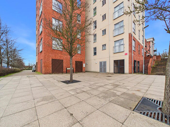 2 Bedroom Apartment To Rent In Lansdowne House, Moulsford Mews, Reading, RG30