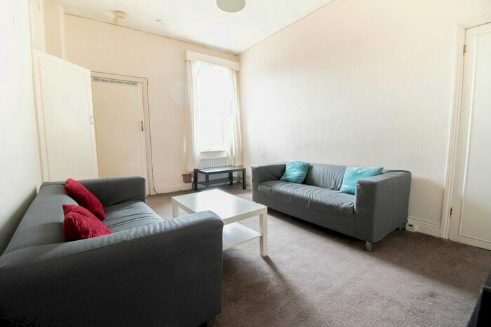 4 Bedroom Flat To Rent In Holmwood Grove, Jesmond, Newcastle Upon Tyne, NE2