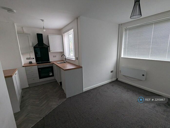 2 Bedroom Flat To Rent In Meridian Court, Bromsgrove, B60