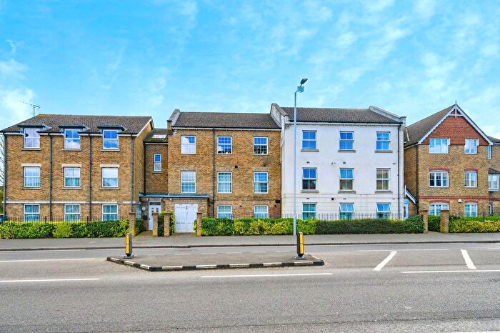 2 Bedroom Flat For Sale In Church Street, Dunstable, Bedfordshire, LU5