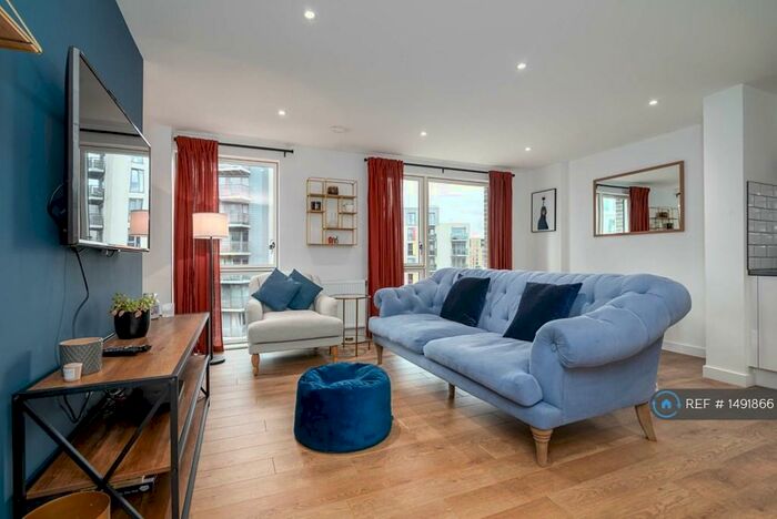 2 Bedroom Flat To Rent In Pavilions Court, London, E15