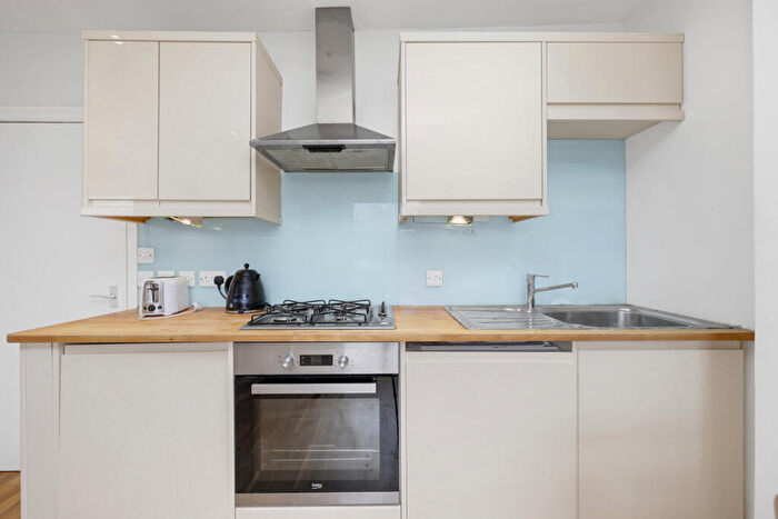 2 Bedroom Flat To Rent In Arthur Road, Upper Holloway, N7