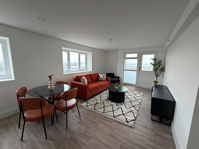 2 Bedroom Apartment To Rent In The Lightlouse, L20