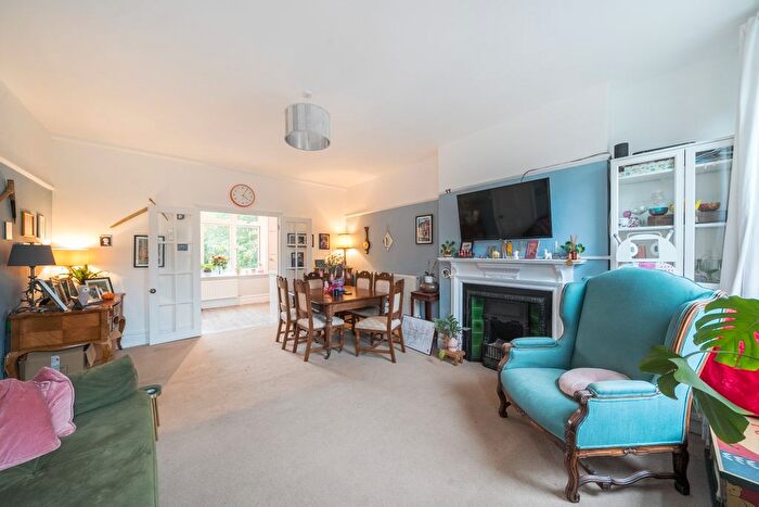 2 Bedroom Flat To Rent In Godstone Road, Caterham, CR3