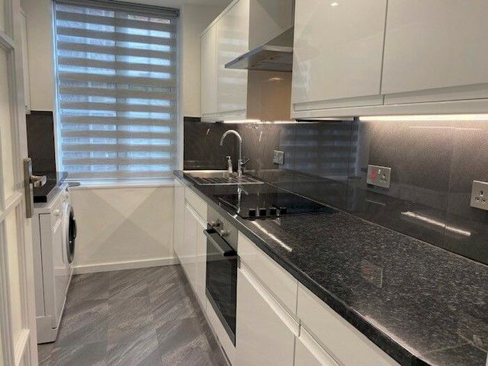 1 Bedroom Flat To Rent In Richmond Road, Raynes Park, SW20