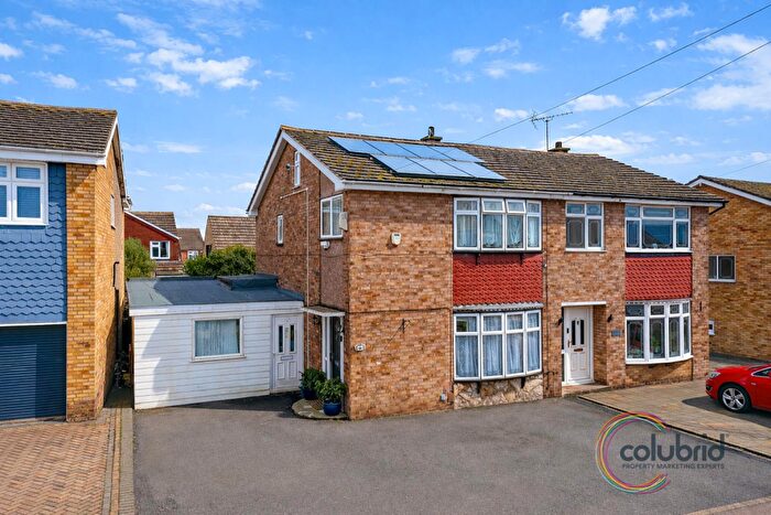 4 Bedroom Semi Detached House For Sale In The Sorrells, Corringham, SS17