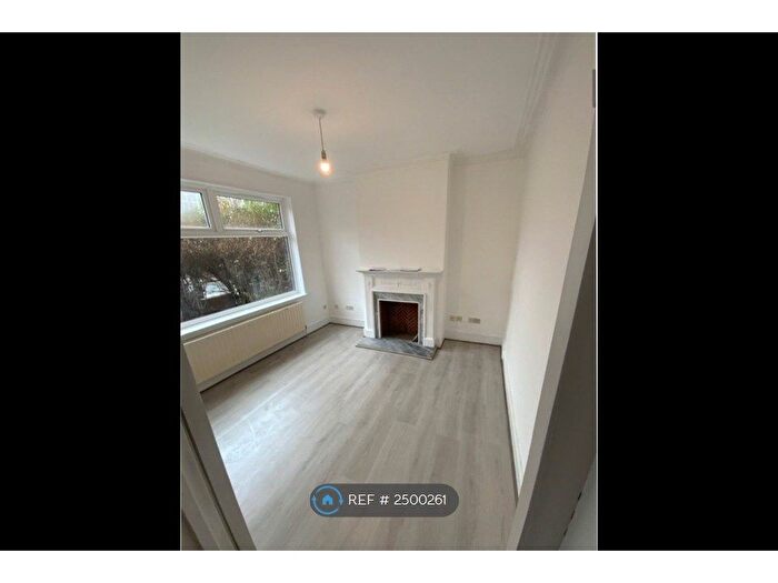 2 Bedroom Flat To Rent In Walthamstow, London, E17