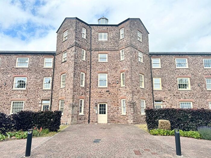 2 Bedroom Flat For Sale In Perreyman Square, Tiverton, EX16