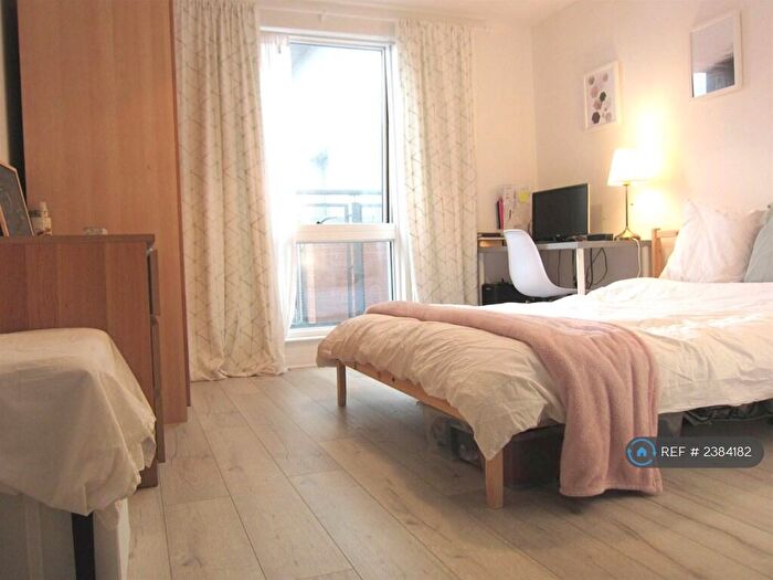 2 Bedroom Flat To Rent In Melia House, Manchester, M4