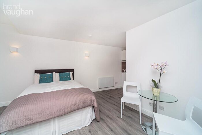 Flat To Rent In St Annes House, Buckingham Place, Brighton, BN1