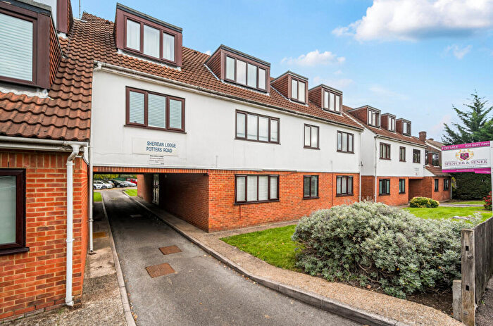 Apartment For Sale In Potters Road, Barnet, EN5