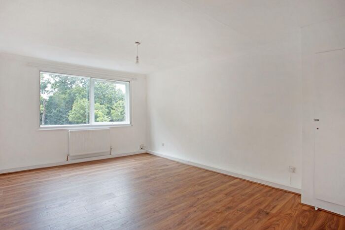 2 Bedroom Flat To Rent In Brook House, London Road, Twickenham, TW1