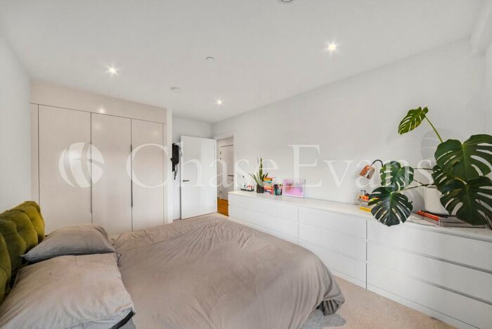 1 Bedroom Flat For Sale In Deacon Street, Elephant & Castle, London, SE17