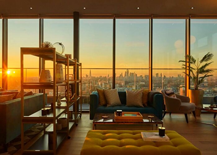 2 Bedroom Flat To Rent In The Highline, Radial Avenue, E14