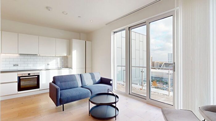 1 Bedroom Flat To Rent In Great West Road, Brentford, TW8
