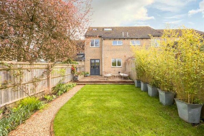 4 Bedroom House For Sale In Pumbro, Stonesfield, OX29