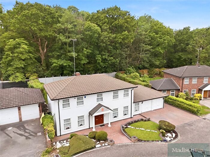 4 Bedroom Detached House For Sale In Audleigh Place, Chigwell, Essex, IG7