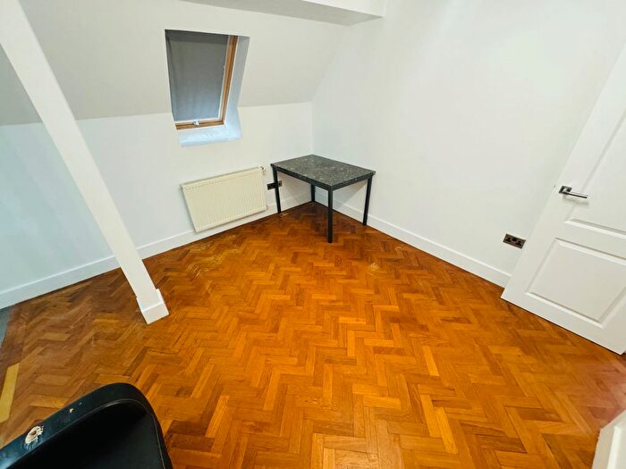 2 Bedroom Flat To Rent In Brighton Road, Purley, CR8