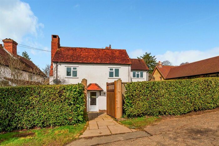 3 Bedroom Detached House To Rent In Holmbury Road, Ewhurst, Cranleigh, GU6