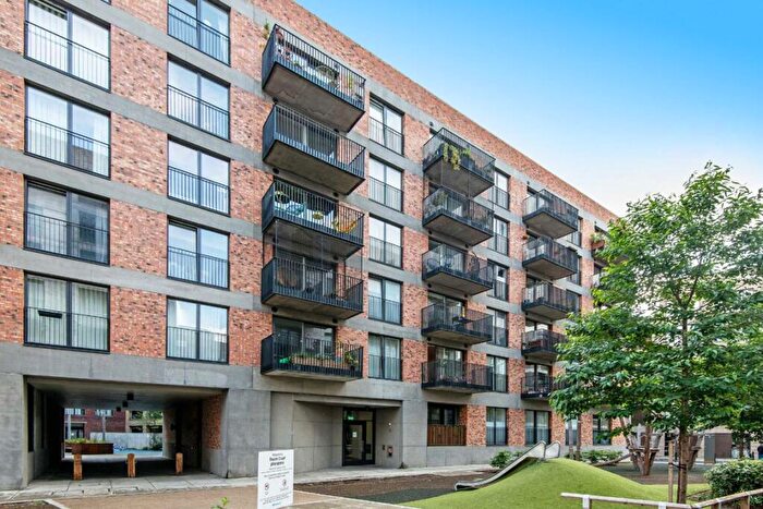 1 Bedroom Flat For Sale In Rookwood Way, Bow, E3