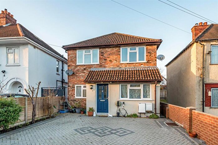 4 Bedroom Detached House For Sale In Boyn Valley Road, Maidenhead, SL6