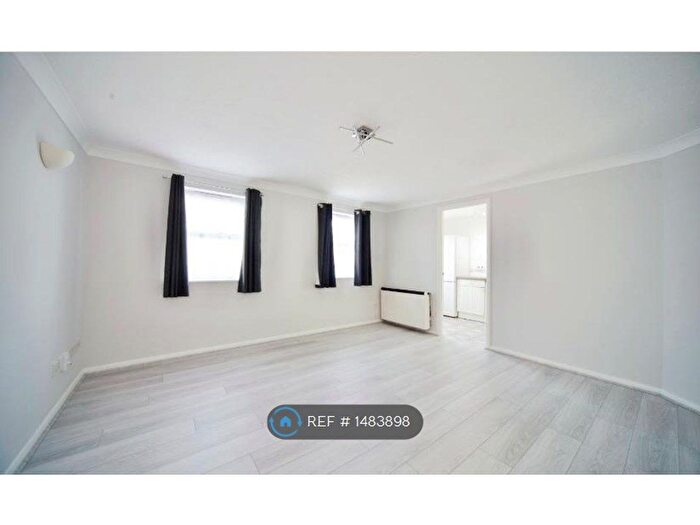 2 Bedroom Flat To Rent In Downings, London, E6