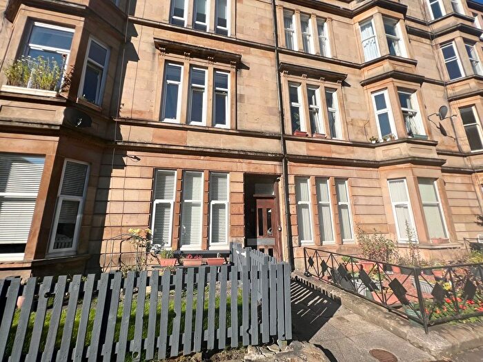 3 Bedroom Flat To Rent In Albert Avenue, Queens Park, G42