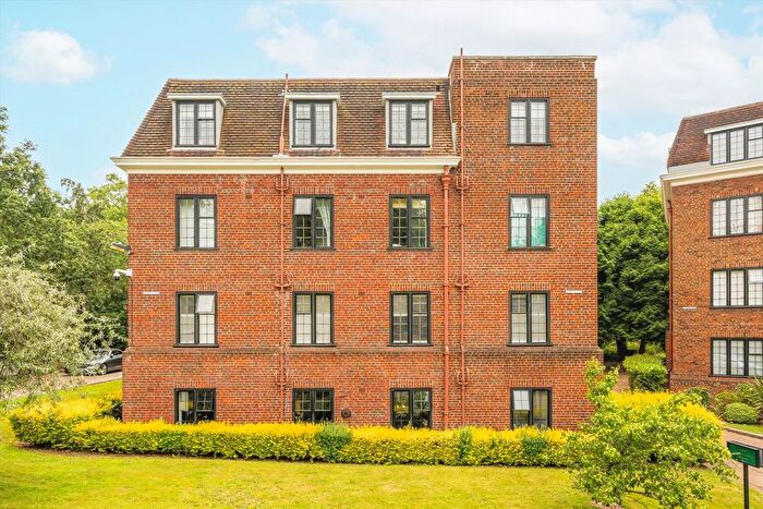 2 Bedroom Flat To Rent In Manor Fields, Putney, SW15