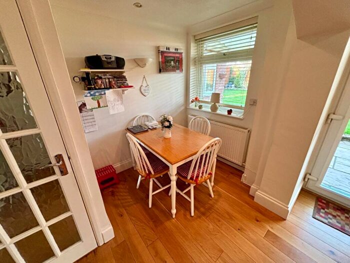 4 Bedroom Detached House For Sale In Greenfield Avenue, Spinney Hill, Northampton, NN3