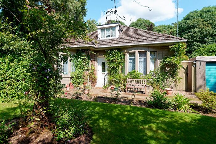 3 Bedroom Bungalow For Sale In Greenock Road, Paisley, PA3