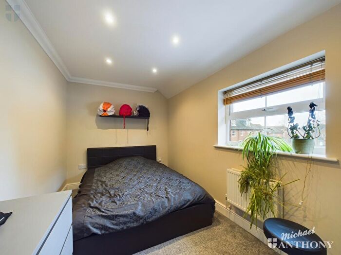 2 Bedroom Flat For Sale In Alder Road, Weston Turville, Aylesbury, Buckinghamshire, HP22