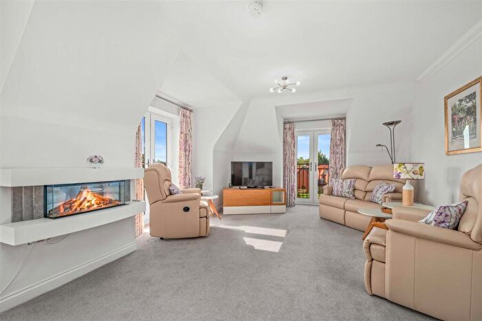 2 Bedroom Apartment For Sale In Woodland Drive, Great Alne, Alcester, B49