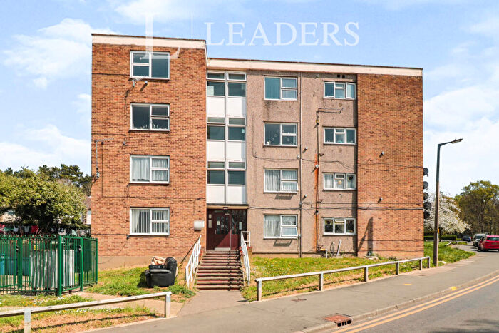 1 Bedroom Flat To Rent In Stantons, Fold Croft, CM20