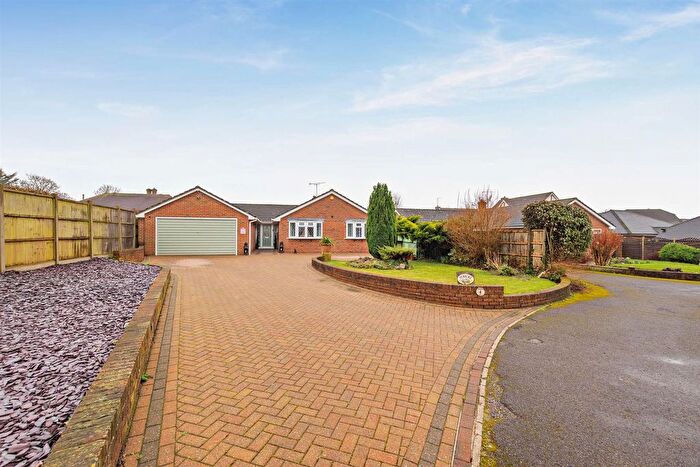 4 Bedroom Detached Bungalow For Sale In Old Lain, Harrietsham, Maidstone, ME17