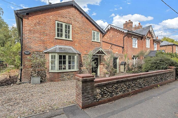 2 Bedroom Property For Sale In Tut Hill, Fornham All Saints, Bury St. Edmunds, IP28